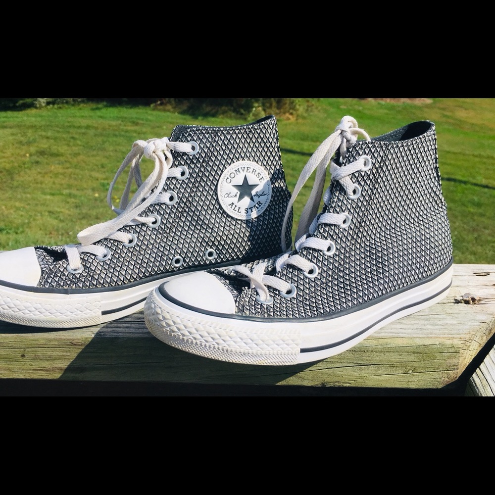 💥Women’s Converse Chuck Taylors size 7💥